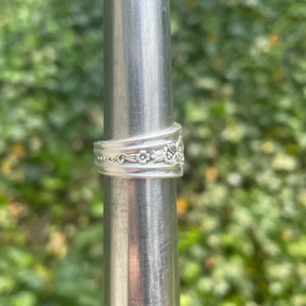 Handmade boho floral spoon ring size 7 - Picture 2 of 3